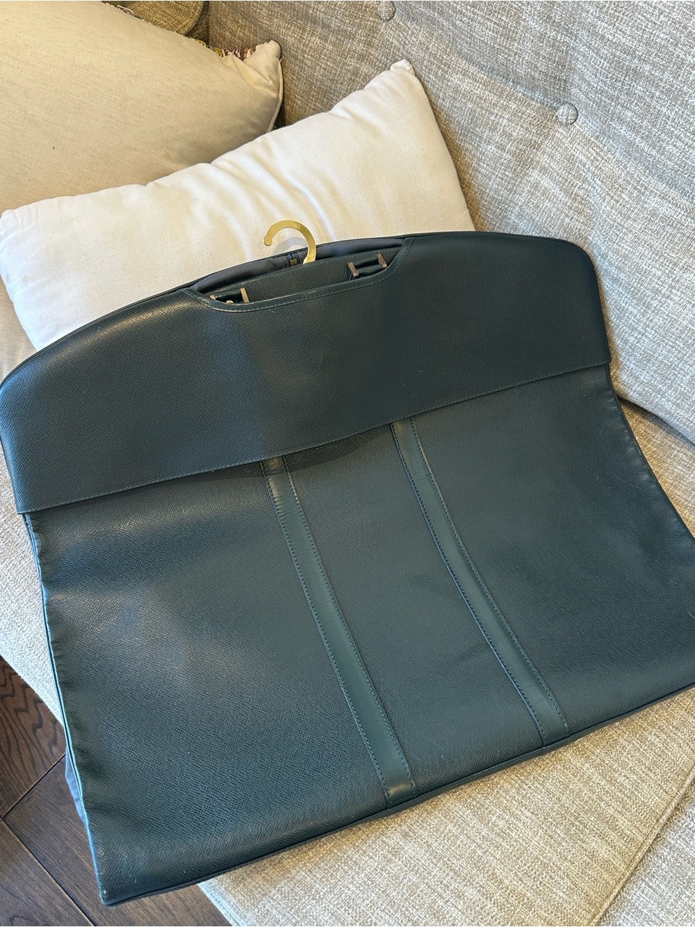 Louis Vuitton Taiga Travel Green Garment Bag Carry Case Aldouise leather